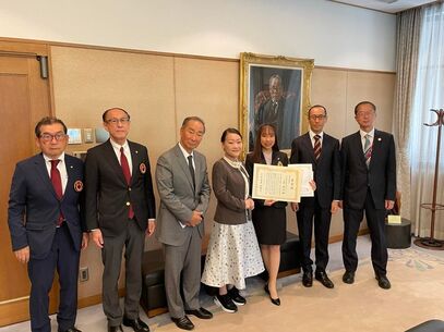 フィギュアスケート三原舞依さんに同窓会会長賞